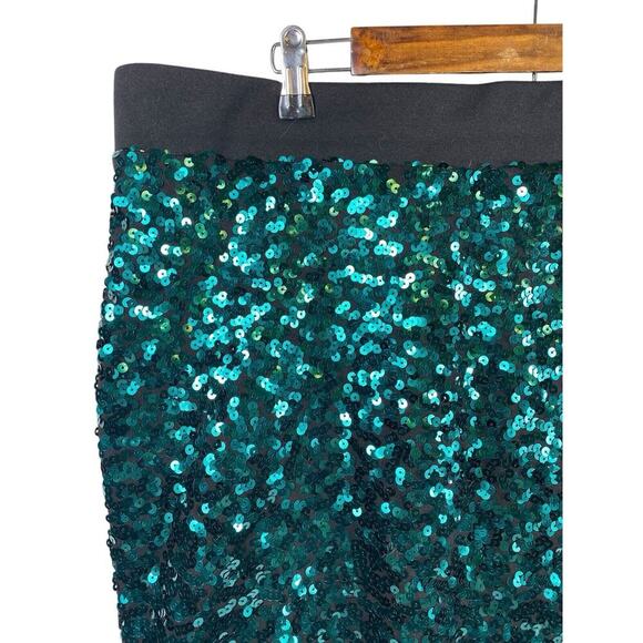 Torrid Skirt Size 1 1X Green Sequin on Black Glam Y2K Sparkle Mermaid Concert - Picture 2 of 9